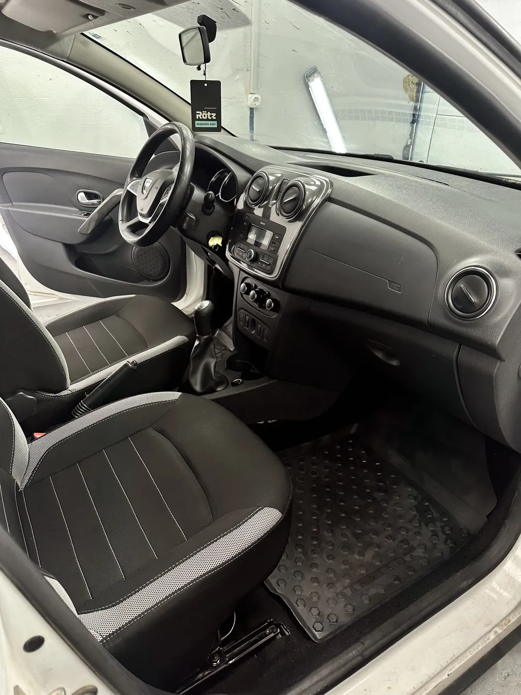 Интериорно почистване: Dacia Sandero, След