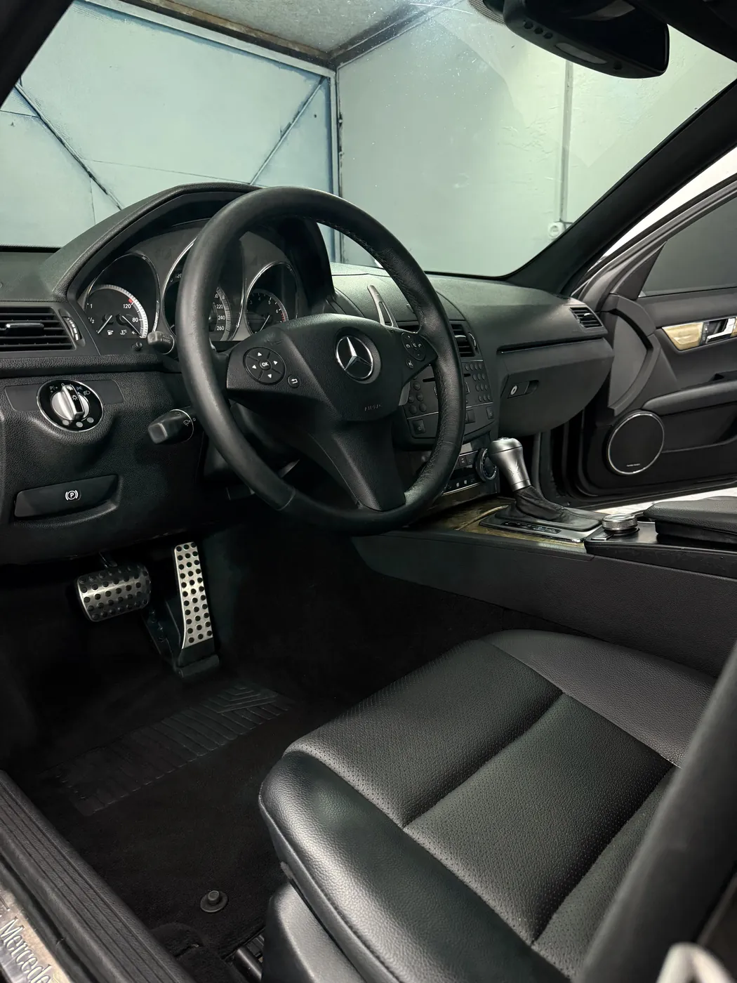 Вътрешен детайлинг: Mercedes-Benz C-Class W204 в Studio 108, София